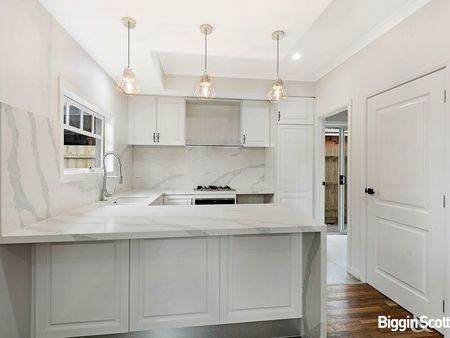 EXECUTIVE LIVING! - Photo 4