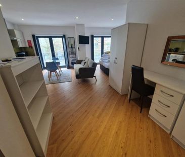 Studio to rent - Photo 2