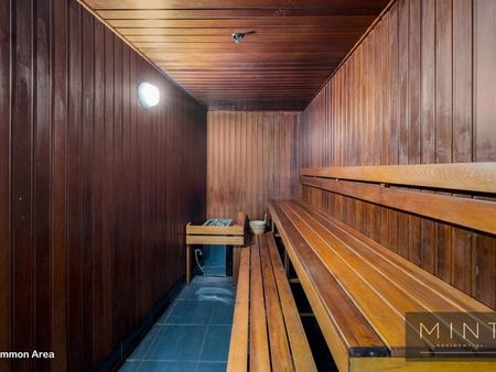 Fully Furnished Studio Apartment at Oaks Trafalgar! - Photo 5