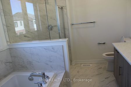 Detached Home For Lease | S8144444 - Photo 5