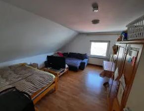 Gemütlichkeit und Zentrumsnähe vereint! - Moderne und helle Dachgeschosswohnung - Foto 1