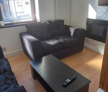 2 bedroom private hall to rent - Photo 2