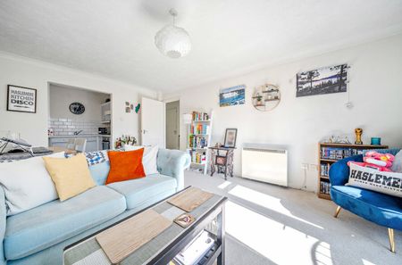 Nelson House, London Road, Greenhithe, DA9 9EG - Photo 2