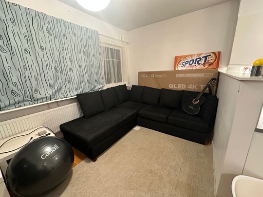 Breddenvägen, Sollentuna - Photo 1