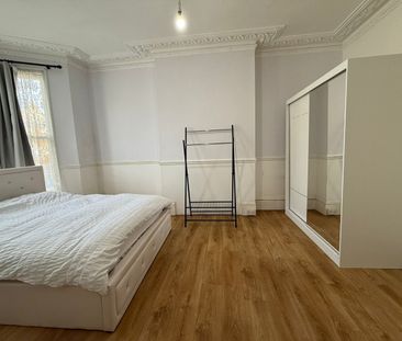 1 Bed Flat, Albert Road, IG1 - Photo 2