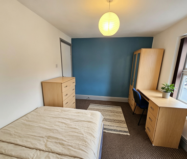 8 bedroom terraced house to rent - Photo 1