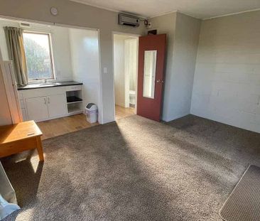 Charming Bay View 1BR Flat with Garden - Photo 2