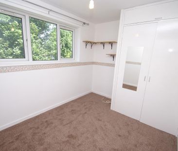 3 bedroom flat to rent - Photo 4