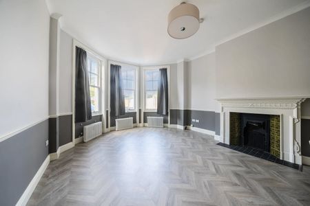 3 bedroom flat to rent - Photo 4