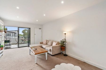 Top Floor Apartment, Super Convenient Location - Photo 5