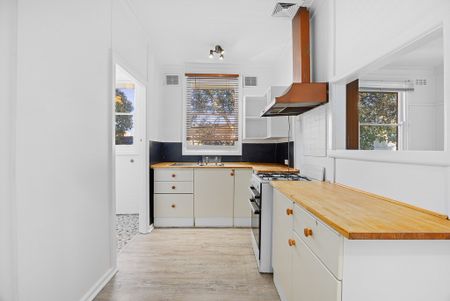 Freshly Updated Home - Photo 5