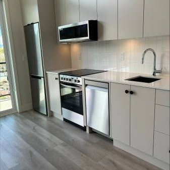 York Studio 612 - Stunning - bright studio for rent in Garrison area! - Photo 3