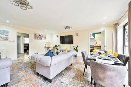 2 Bed Flat, Atherton Mews, E7 - Photo 5