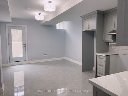 Detached Home For Lease | N9246341 - Photo 3