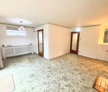 Canada Grove, Easebourne 3 bedroom bungalow to rent - Photo 2