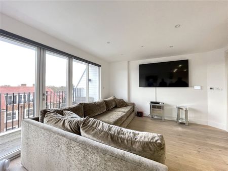 High Road, Whetstone Square - Photo 2