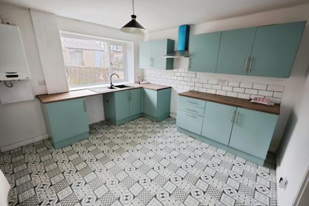 2 bedroom terraced house to rent - Photo 4