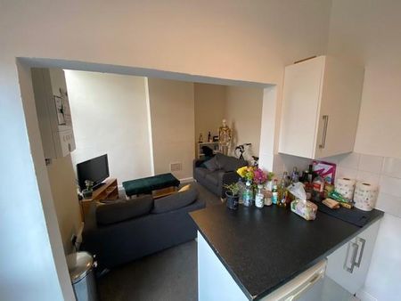 3 bedroom private hall to rent - Photo 2