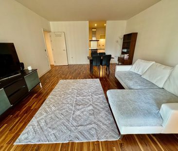 2 Bed Flat, Discovery Dock Apartments West, E14 - Photo 3