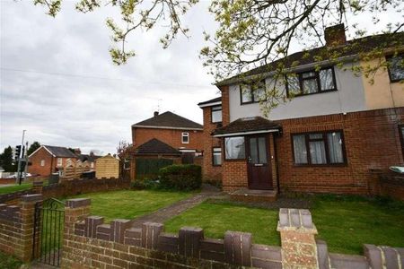 Bedroom Semi-detached House In Farnham, GU9 - Photo 2