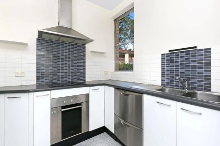 Gorgeous Two Bedroom Apartment in The Heart of Lane Cove - Photo 4