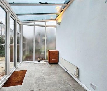 2 bedroom maisonette to rent - Photo 4