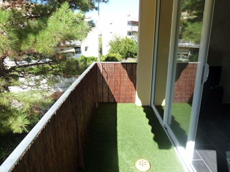 Appartement 3 pièces 55m2 MARSEILLE 8EME 965 euros - Photo 4