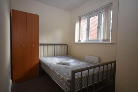 3 bedroom terraced house to rent - Photo 3