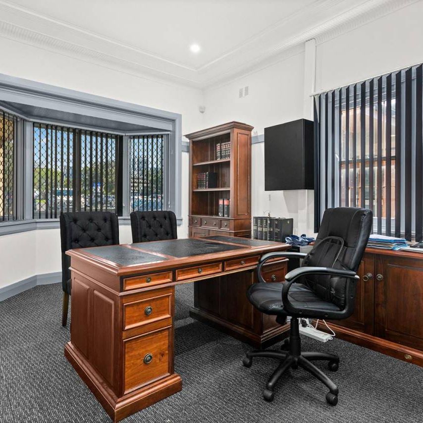 Central 4-Bedroom Home – Walk to Wollongong CBD - Photo 1