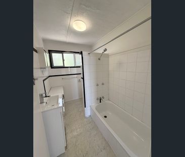 Perfect Location! - Photo 2