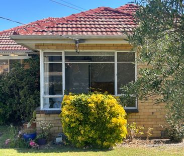 Cheltenham - Photo 2