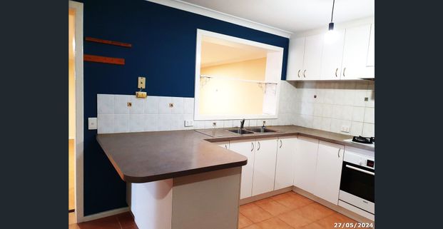 *** BIG LIVING AREA + NEAR SCHOOL, BUS, SHOPS *** - Photo 1