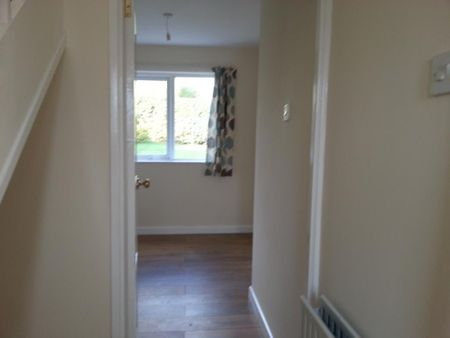2 bedroom semi-detached house to rent - Photo 5