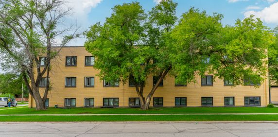 Lady Dale & Lady Robin - Photo 2