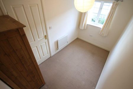 2 bedroom end of terrace house to rent - Photo 3