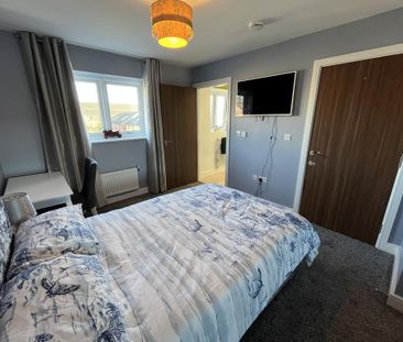 1 bedroom in a house share to rent - Photo 1