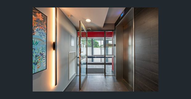 Next to East Village I Large 3-Bedroom Apartment I Double Carspace - Photo 1