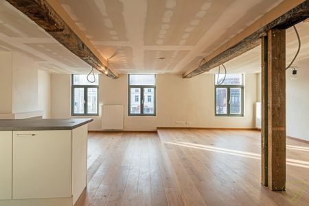 Uitzonderlijk en volledig vernieuwd duplex-appartement gelegen op de Markt van Eeklo! - Photo 4