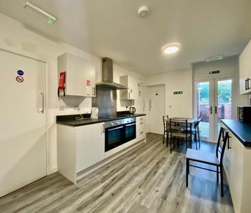 1 bedroom in a house share to rent - Photo 2