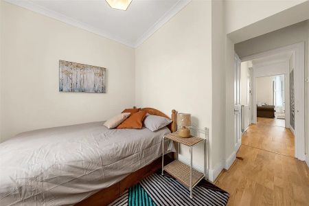 2 bedroom flat - Photo 5