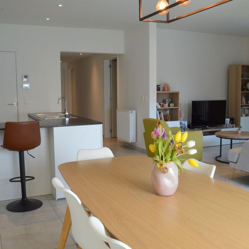 Ruim appartement in Wevelgem met vlotte bereikbaarheid - Photo 1