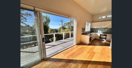 Two Bedroom, Two Bathroom Stylish And Modern Self Contained Home - Photo 3