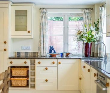 Three double bedroom detached house in the desirable village of Upa... - Photo 4