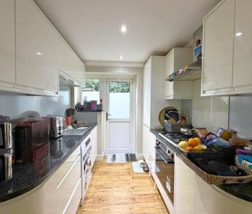 3 bedroom ground floor maisonette to rent - Photo 5