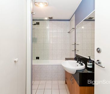 Boutique Living, Big Lifestyle – Near Victoria Gardens & Trams - Photo 4