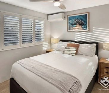 Beautifully Renovated 2-Bedroom Apartment with Water Views & Extern... - Photo 5