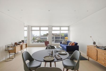 A stylish and beautifully-presented 2 bedroom apartment to rent in Centre Point Tower, WC1A - Photo 2