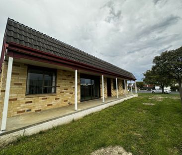 Super spacious and supper sunny! - Photo 6