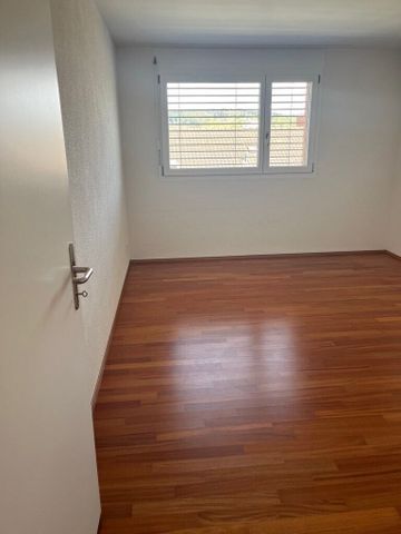 Living in a central location - Photo 2