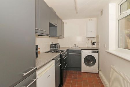 2 bedroom flat to rent - Photo 5